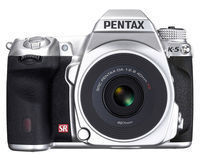 Анонсирована «серебряная серия» камер PENTAX K-5 Silver Special Edition с ультратонким объективом